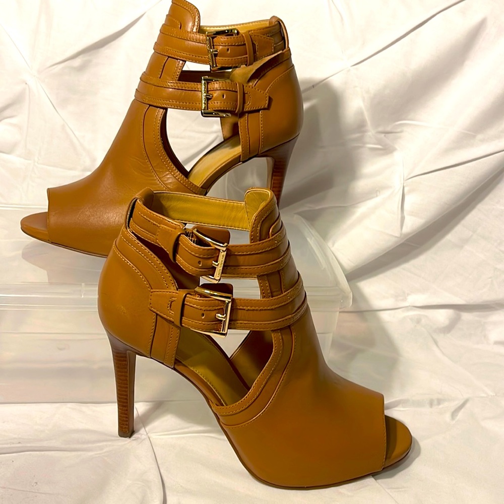 Michael Kors. Size: 9. Tan Heel Ankle Boot